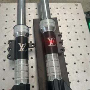 Phuộc phay xe điện khắc tên theo yêu cầu