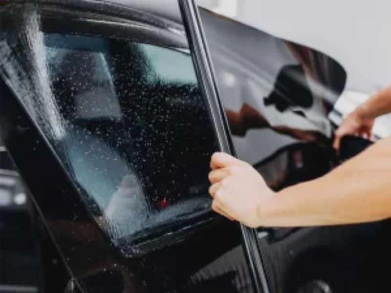 Dán Phim Cách Nhiệt Có Ảnh Hưởng Cảm Biến Kính Lái Không? 