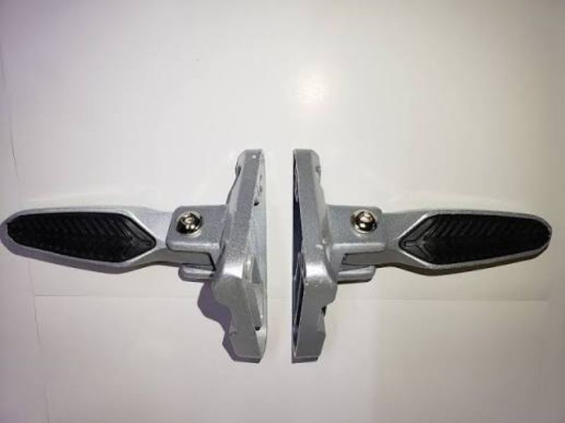 Gác Chân Sau Xe Máy Điện
