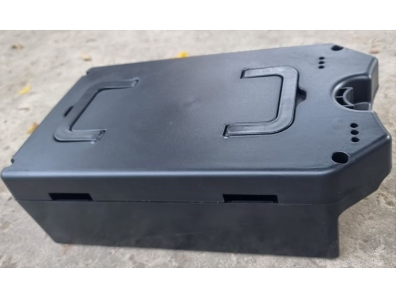 Hộp Bình Ắc Quy Xe 133M