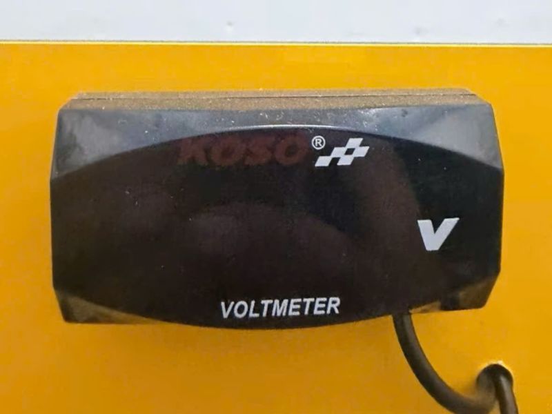 Koso báo vôn V1 điện tử - Đồng hồ đo điện áp