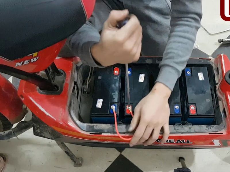 Có Nên Lắp Ắc Quy Xe Máy Vào Xe Điện Không?